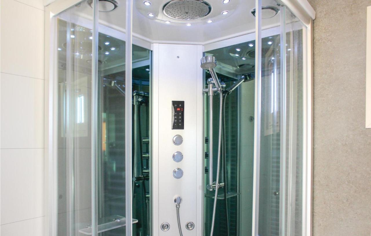 Nice Home In Sint-Annaland With Sauna Extérieur photo